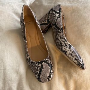 Brand new Donald Pliner heels, so classic!